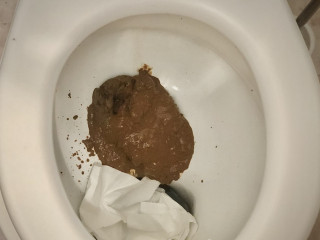Какашка подлива с колбаской