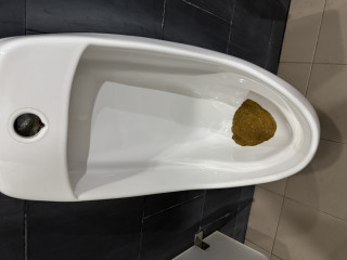 Понос в писуаре